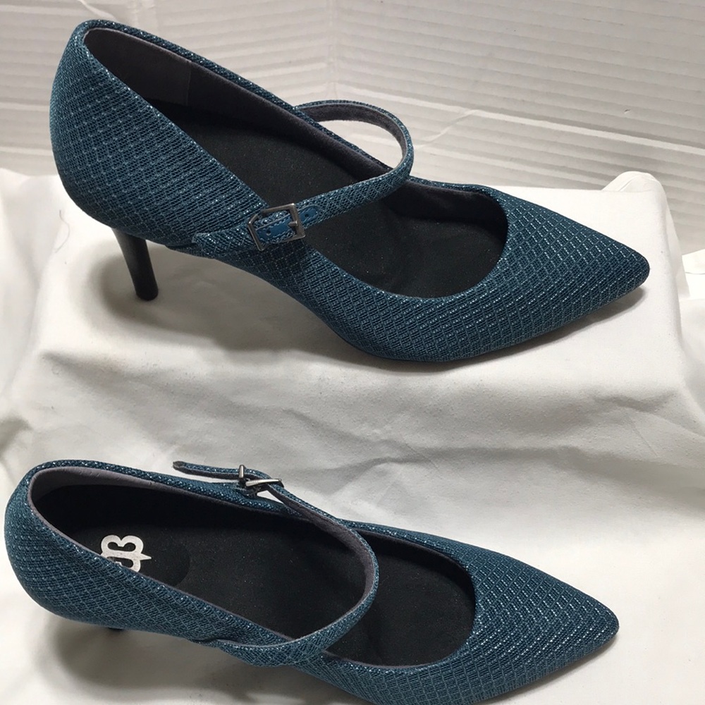 BetaBrand knit top heels. EUC